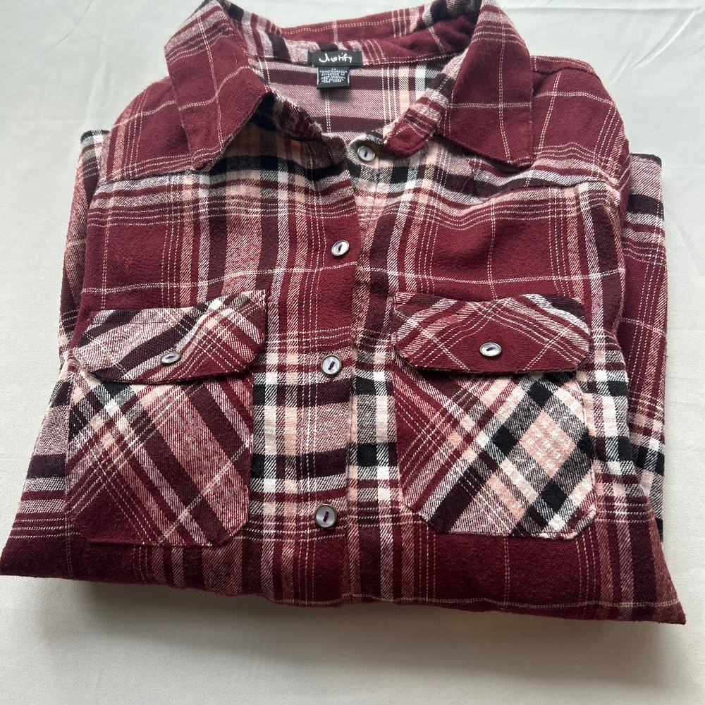 Justify maroon black and cream colored flannel